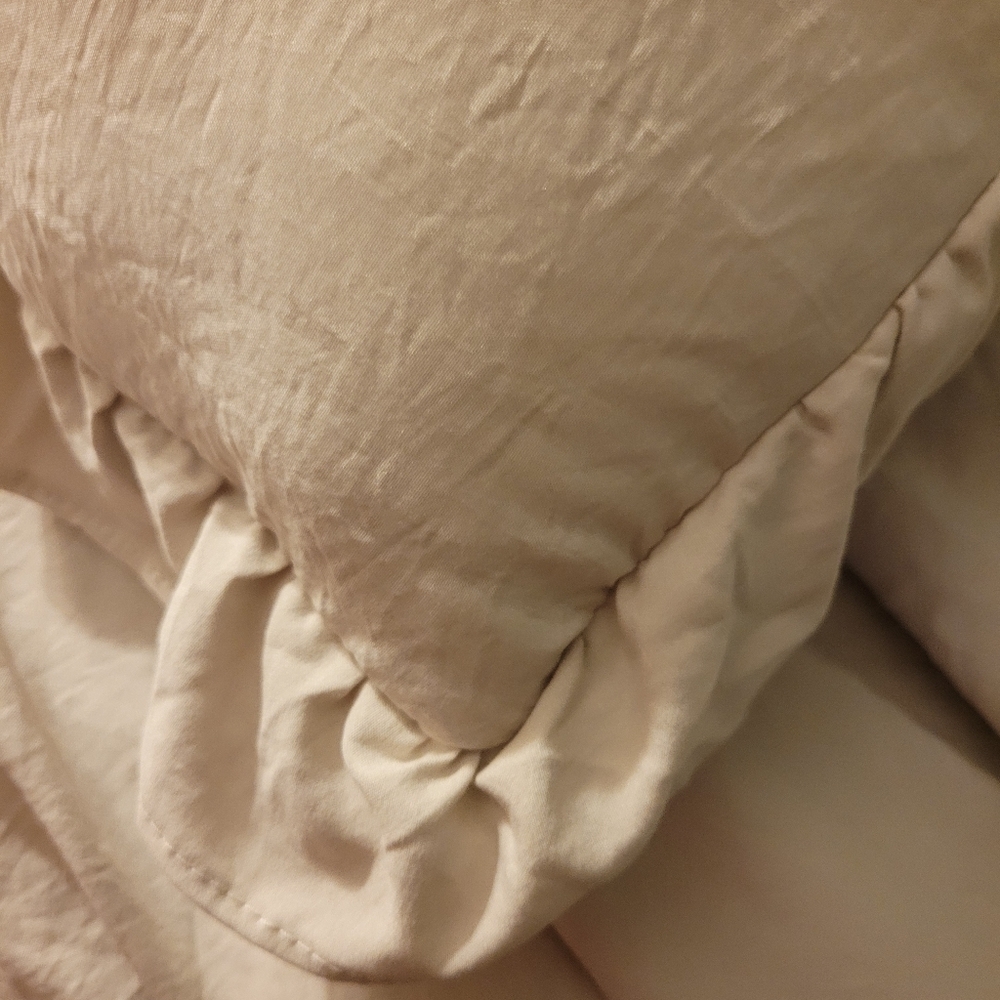 Elegant Cream Twin Bedding Coverlet With A Bedskirt Drop And Sham Set - Picture 8 of 8